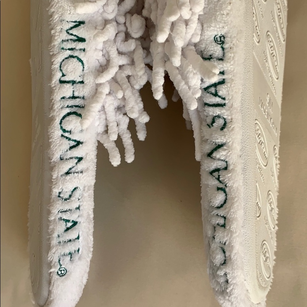 Slippers - Picture 3 of 3